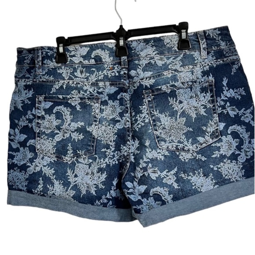 Time and Tru‎ Women's Mid Rise Cuffed 4" Denim Short Size 18 - Picture 3 of 3